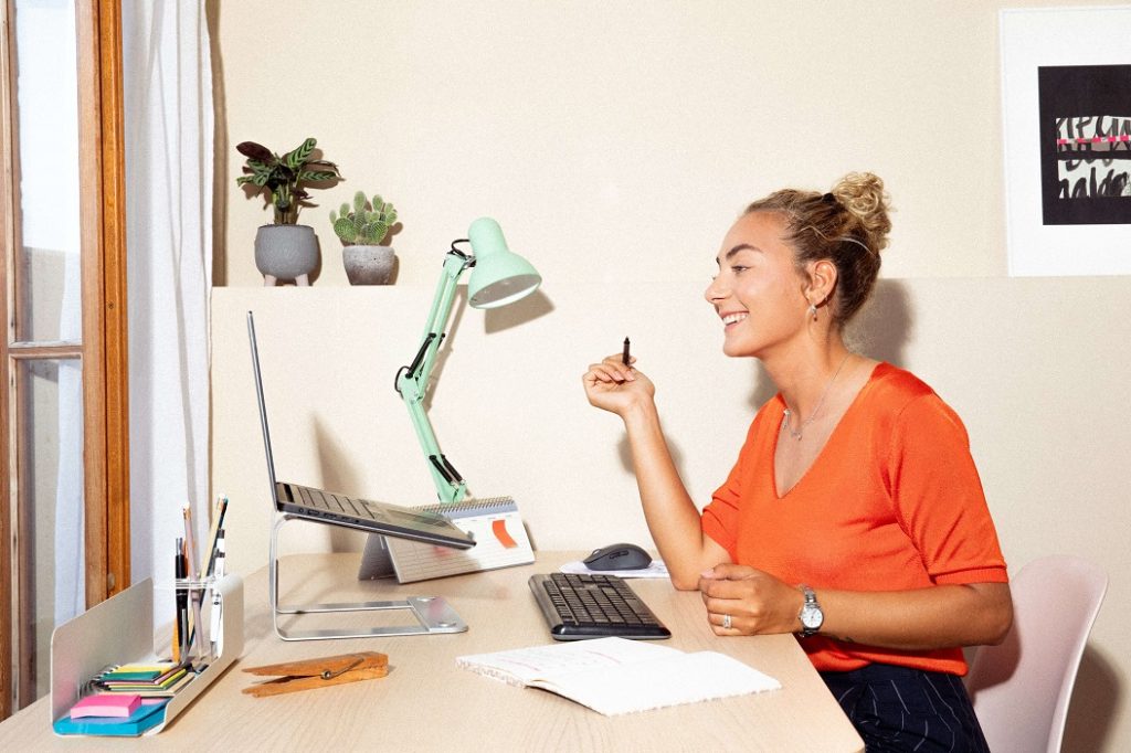 Tutor teaching online